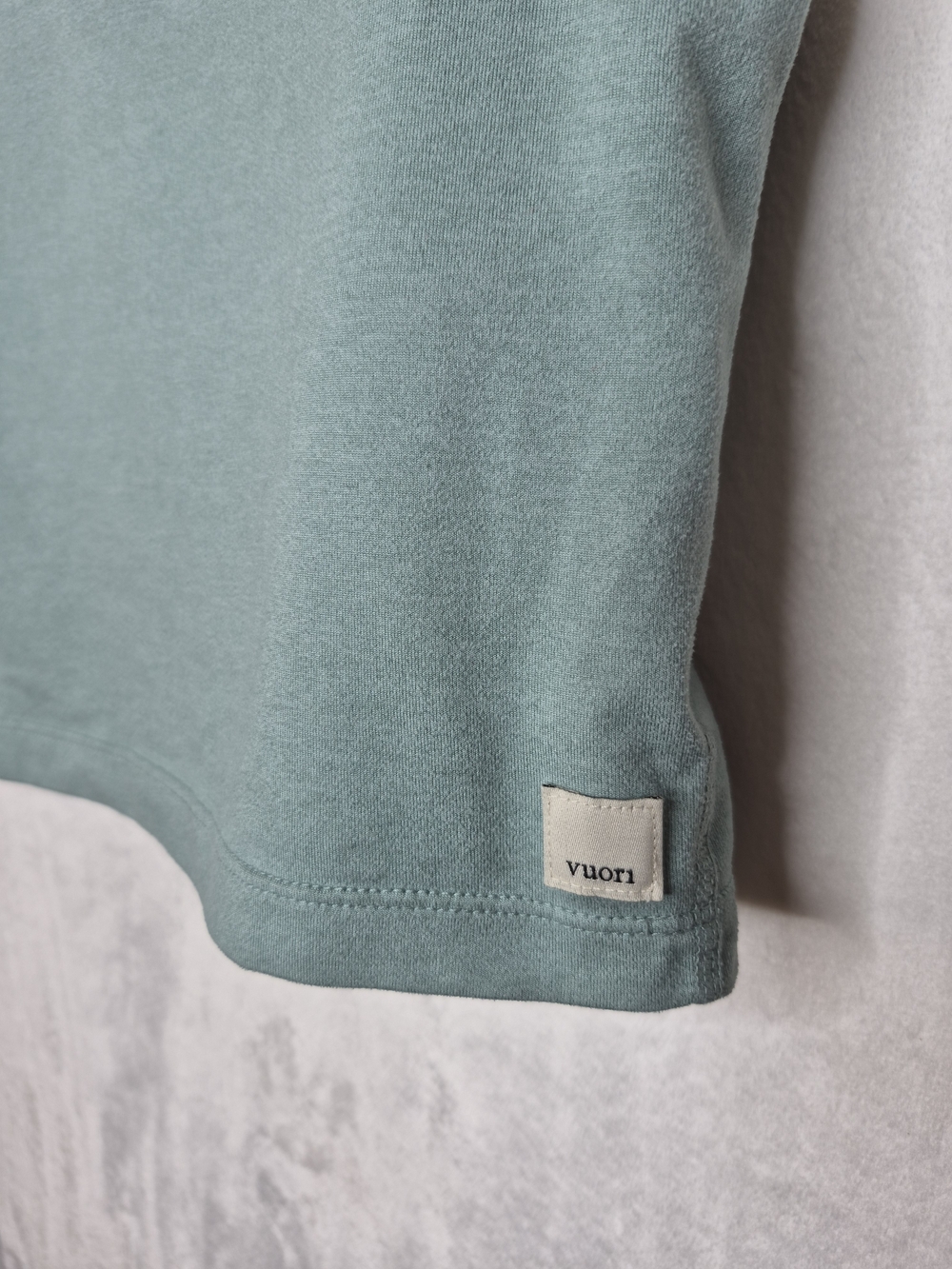 Vuori Studio Crop Tank Top Sage Green Built In Shelf Bra Strappy Back Womens M - Picture 4 of 8